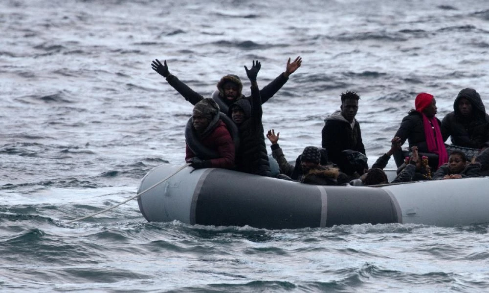 Λιβύη: Ομάδα μυστηριωδών μασκοφόρων κατέλαβαν βάρκα με μετανάστες την ώρα της διάσωσης